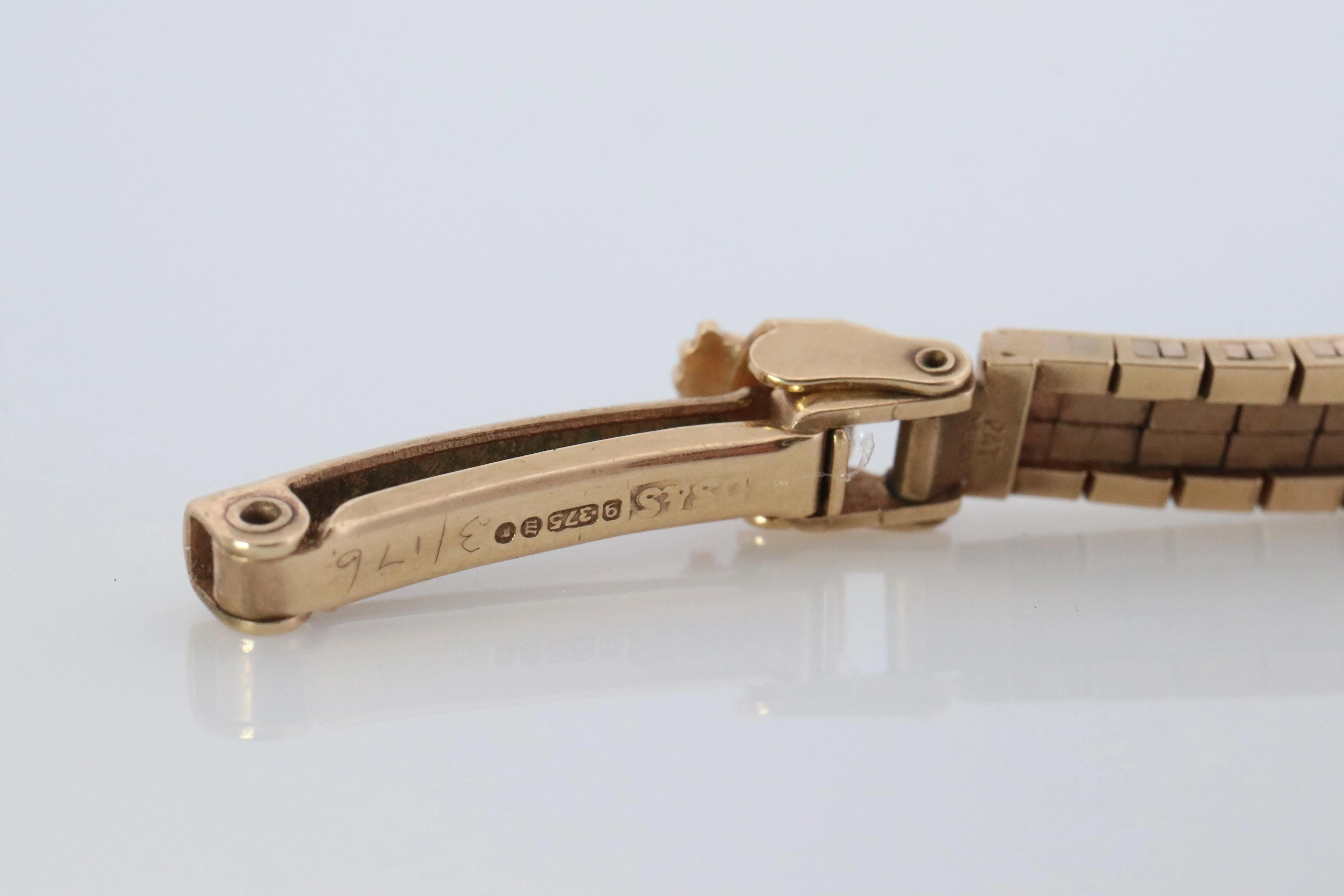Genuine Rolex Watch. 9k YG Ladies Rolex Mechanical Windup Watch.