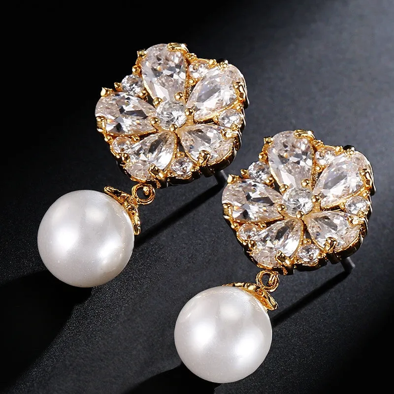 Gorgeous Design Pear Cluster Flower Shape Hang Imitation Pearl Top Quality Cubic Zirconia Bridal Dangle Earring