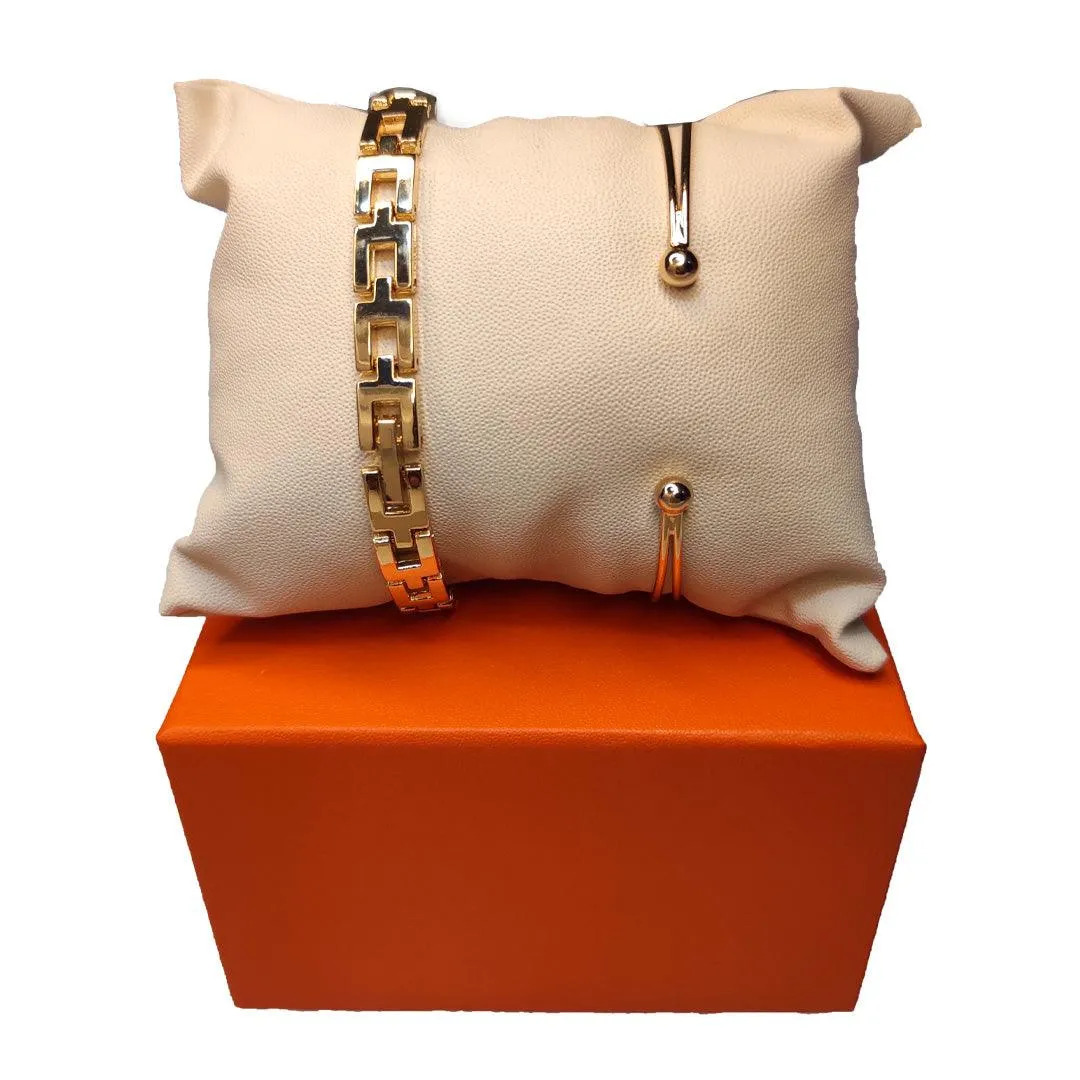 Luxury Women Wrist Watch With Bracelet - WB22