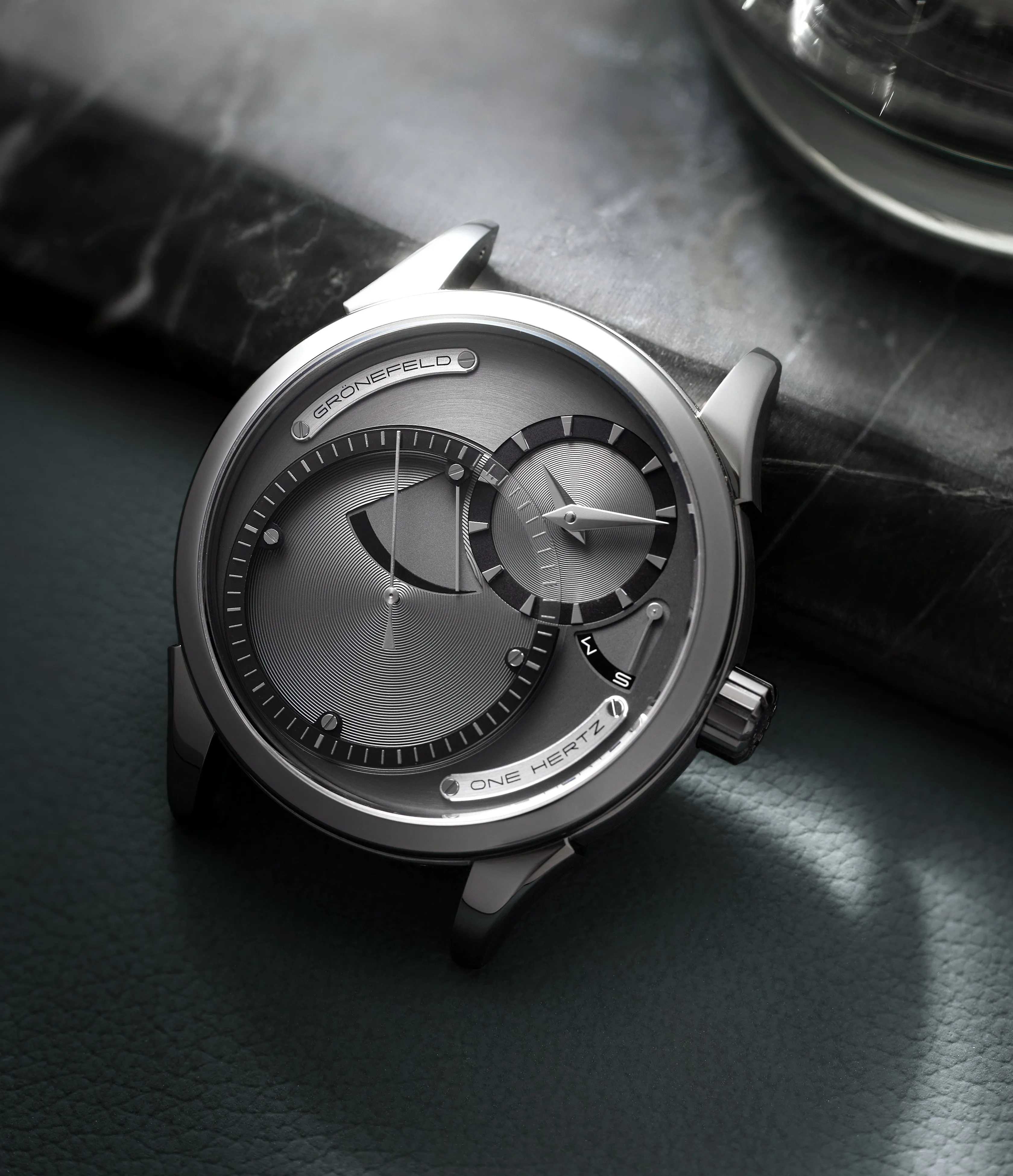 One Hertz 1912 | Stainless Steel