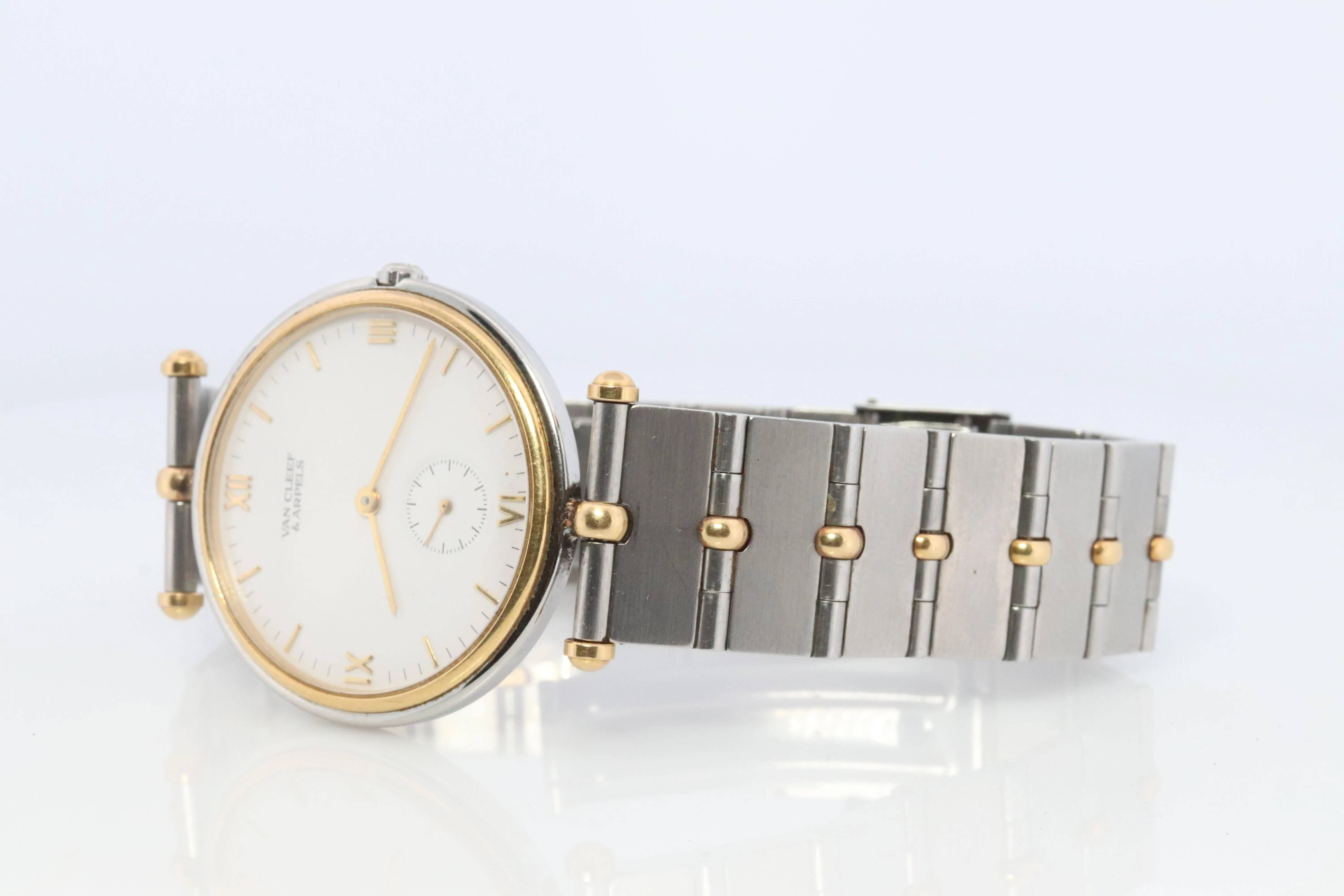 Van Cleef and Arpels 416 604 B4 watch. La Collection 18k SS Round 32mm Watch