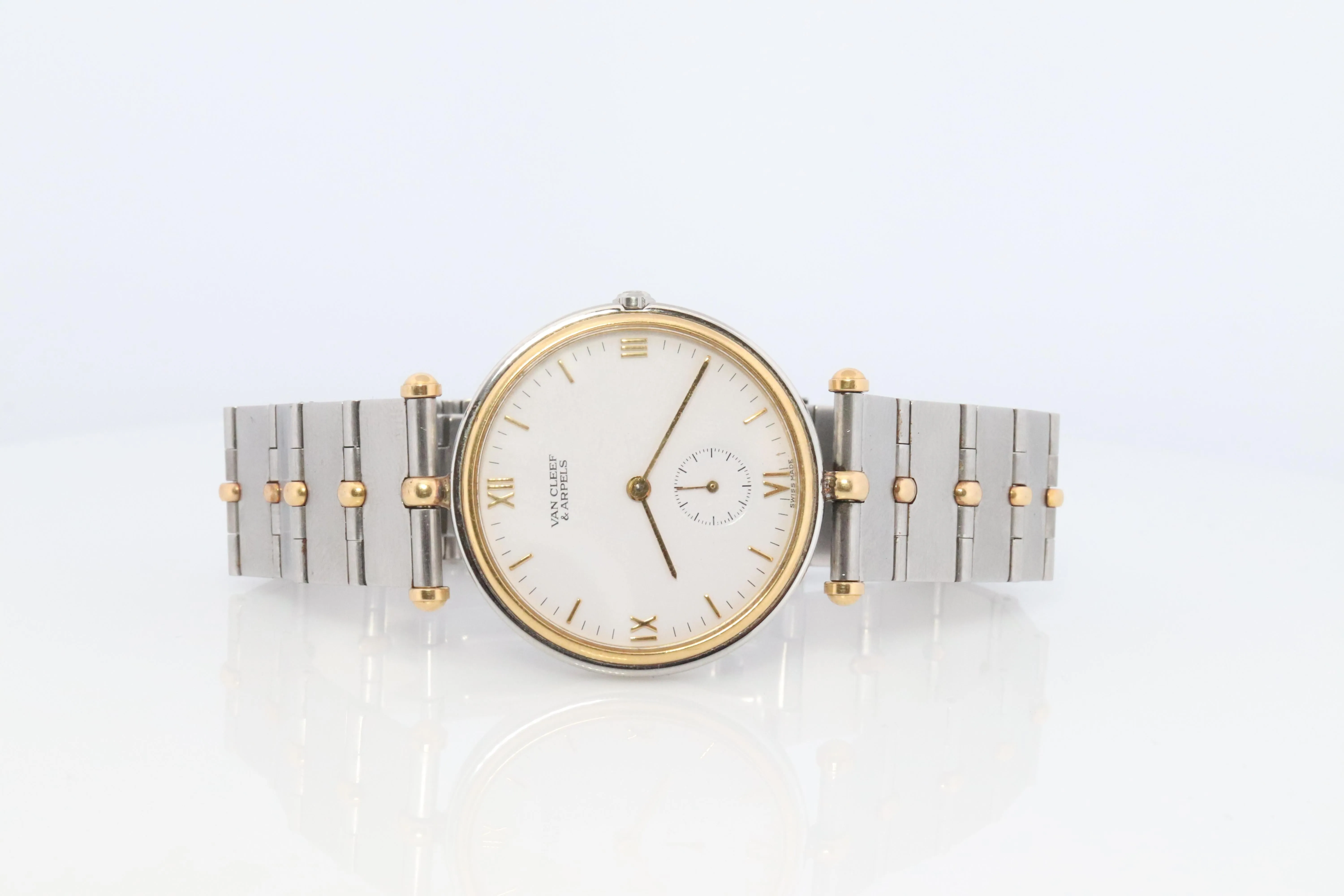 Van Cleef and Arpels 416 604 B4 watch. La Collection 18k SS Round 32mm Watch
