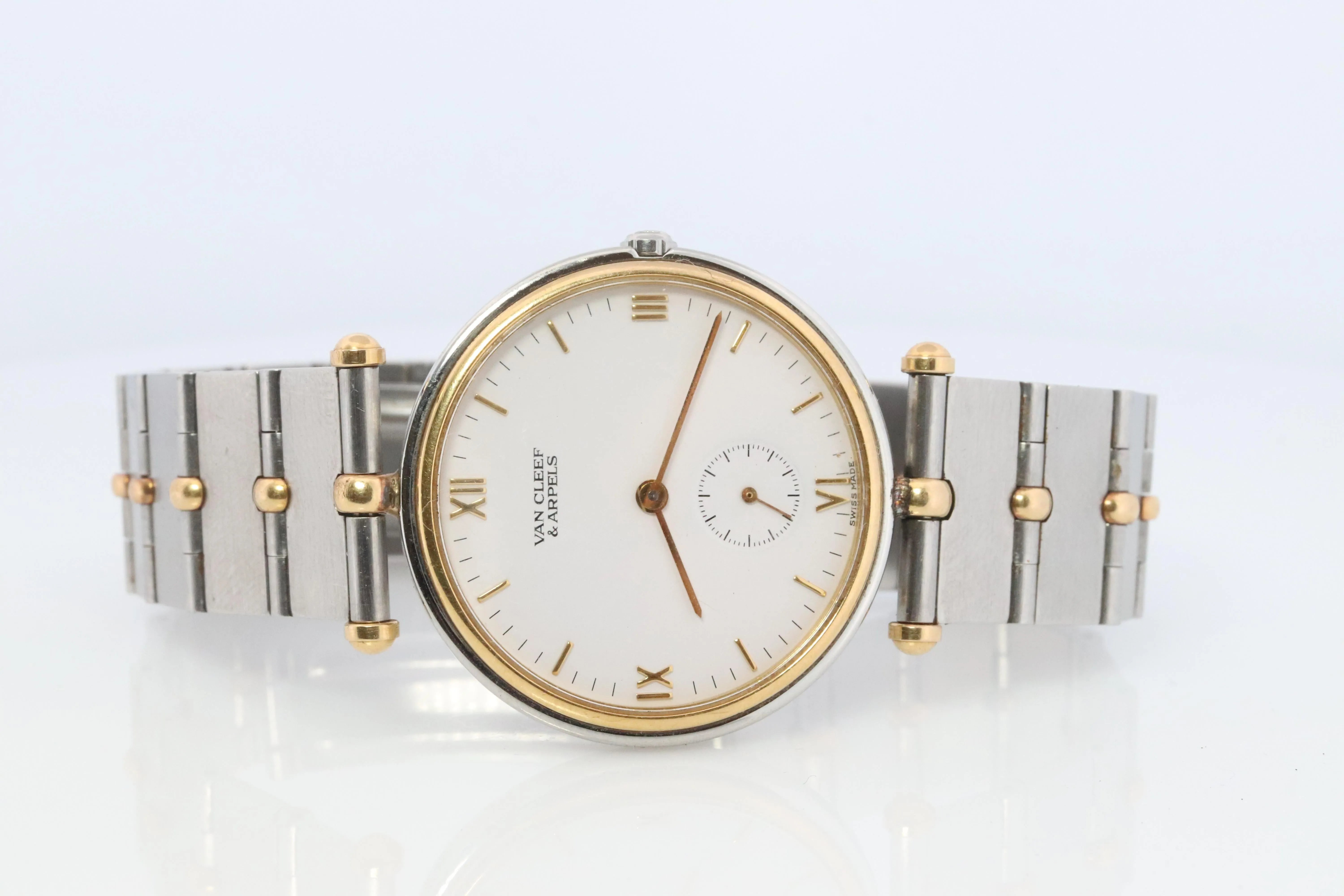 Van Cleef and Arpels 416 604 B4 watch. La Collection 18k SS Round 32mm Watch
