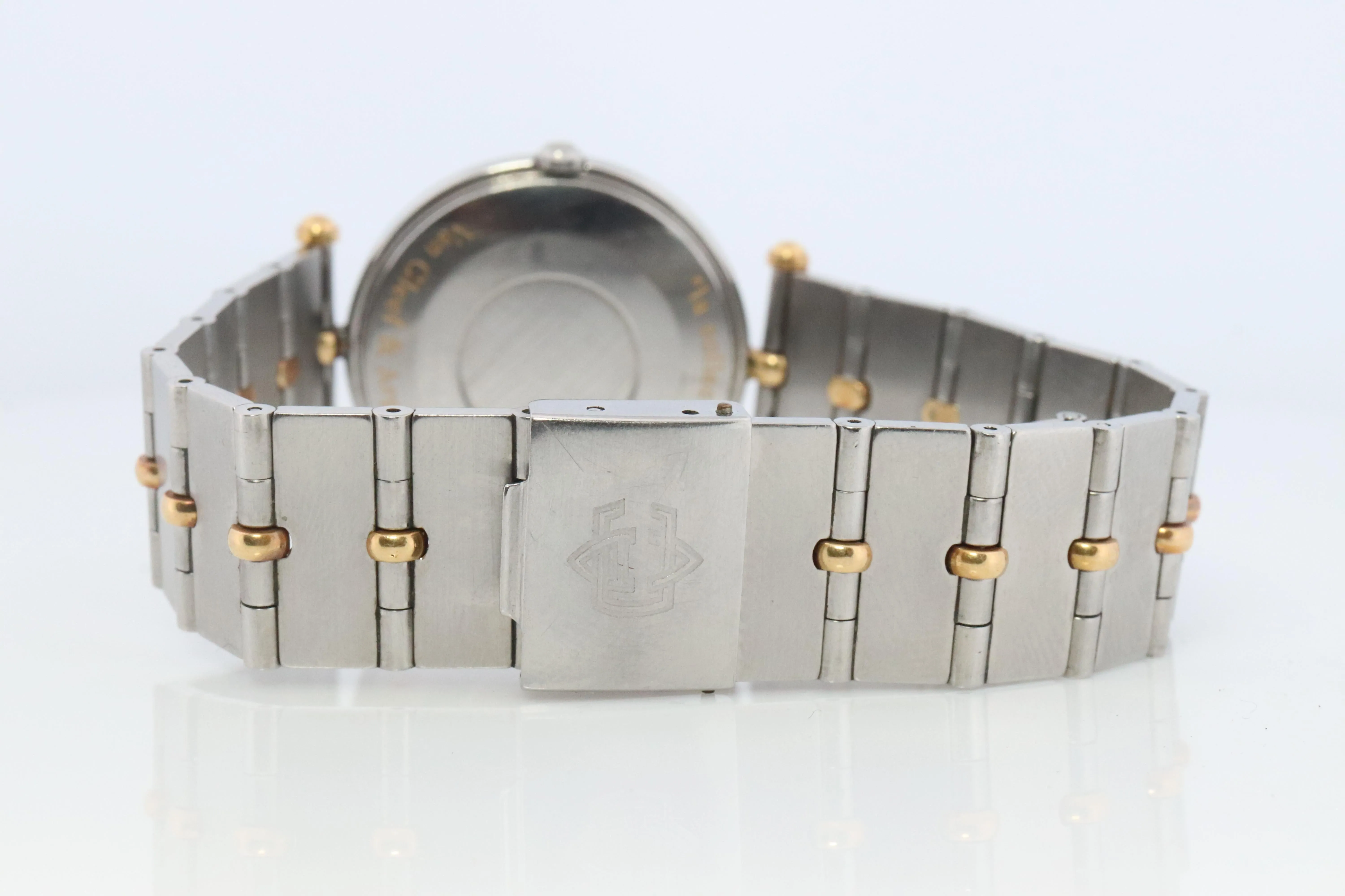 Van Cleef and Arpels 416 604 B4 watch. La Collection 18k SS Round 32mm Watch