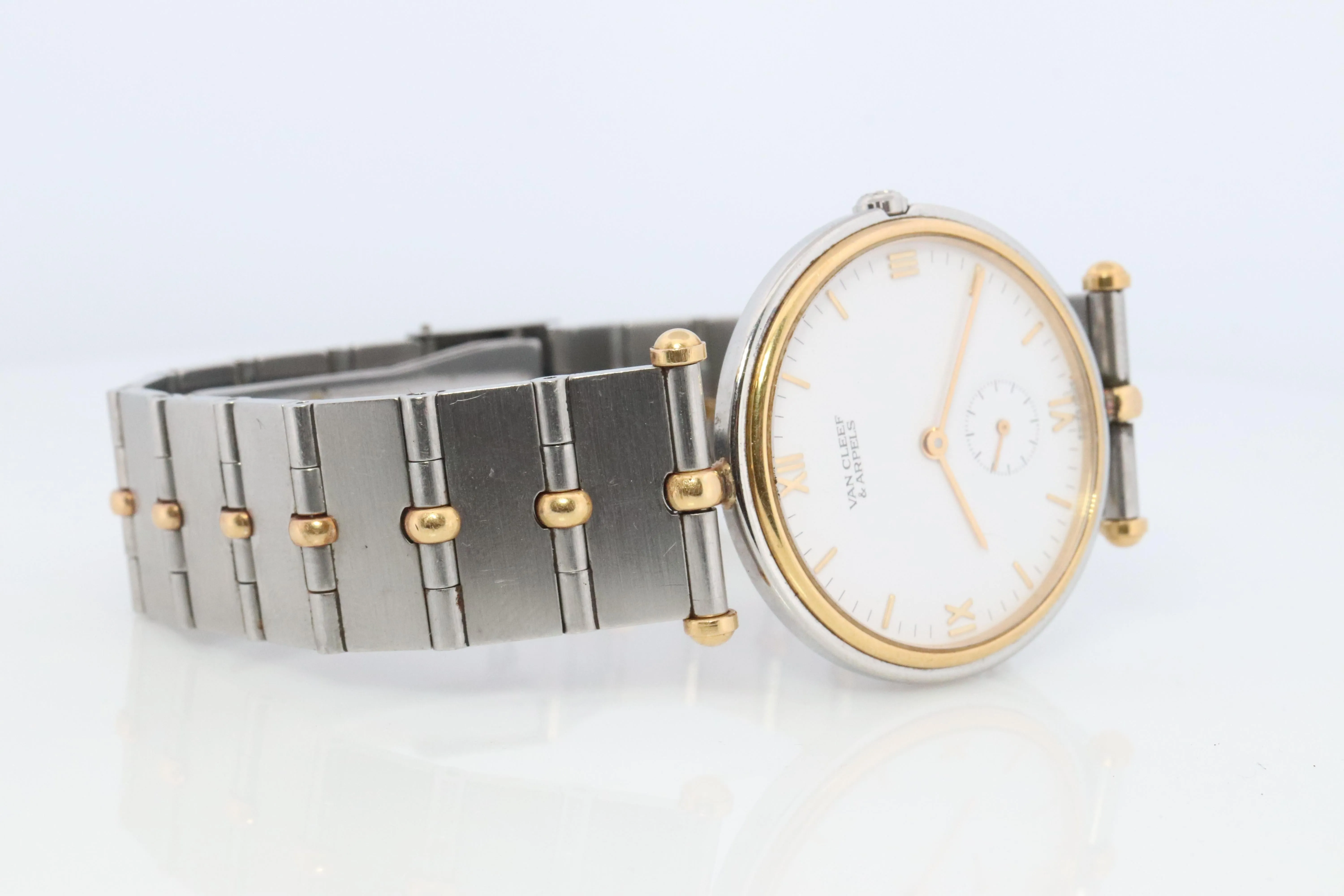 Van Cleef and Arpels 416 604 B4 watch. La Collection 18k SS Round 32mm Watch